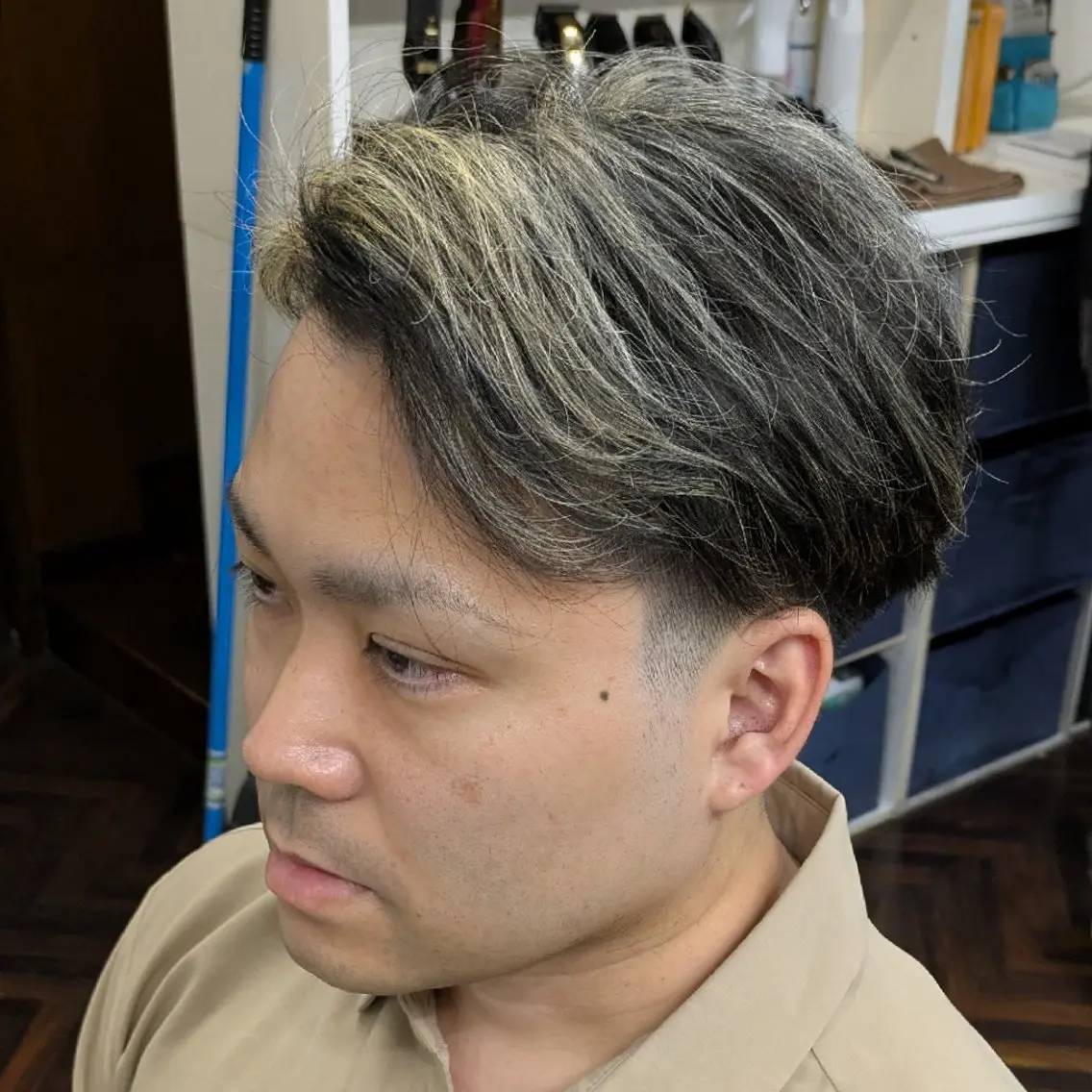ミディアム メンズ カラー メンズハイライト メンズメッシュ ハイライトカラー メッシュ ハイライト カット 金城 宏宜のヘアスタイル
