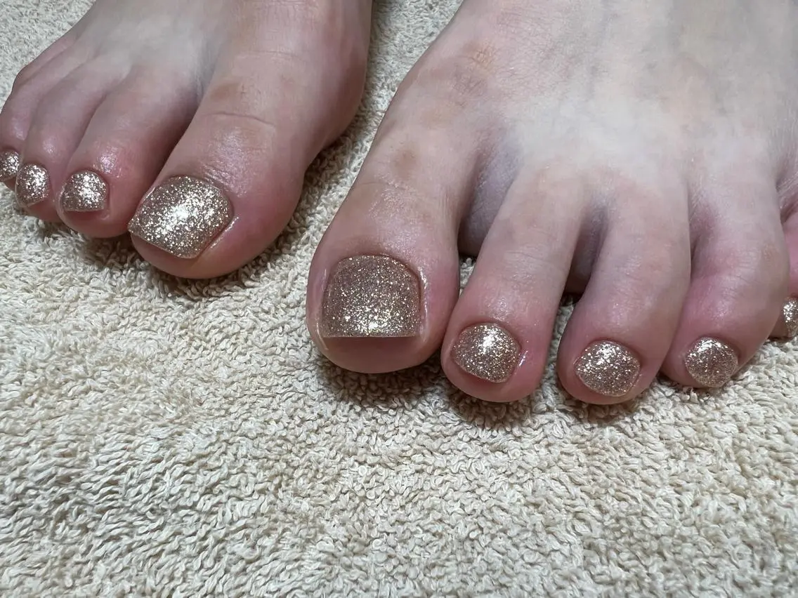フットネイル🦶🏼💕ワンカラー🍒✨（オフなし）の写真