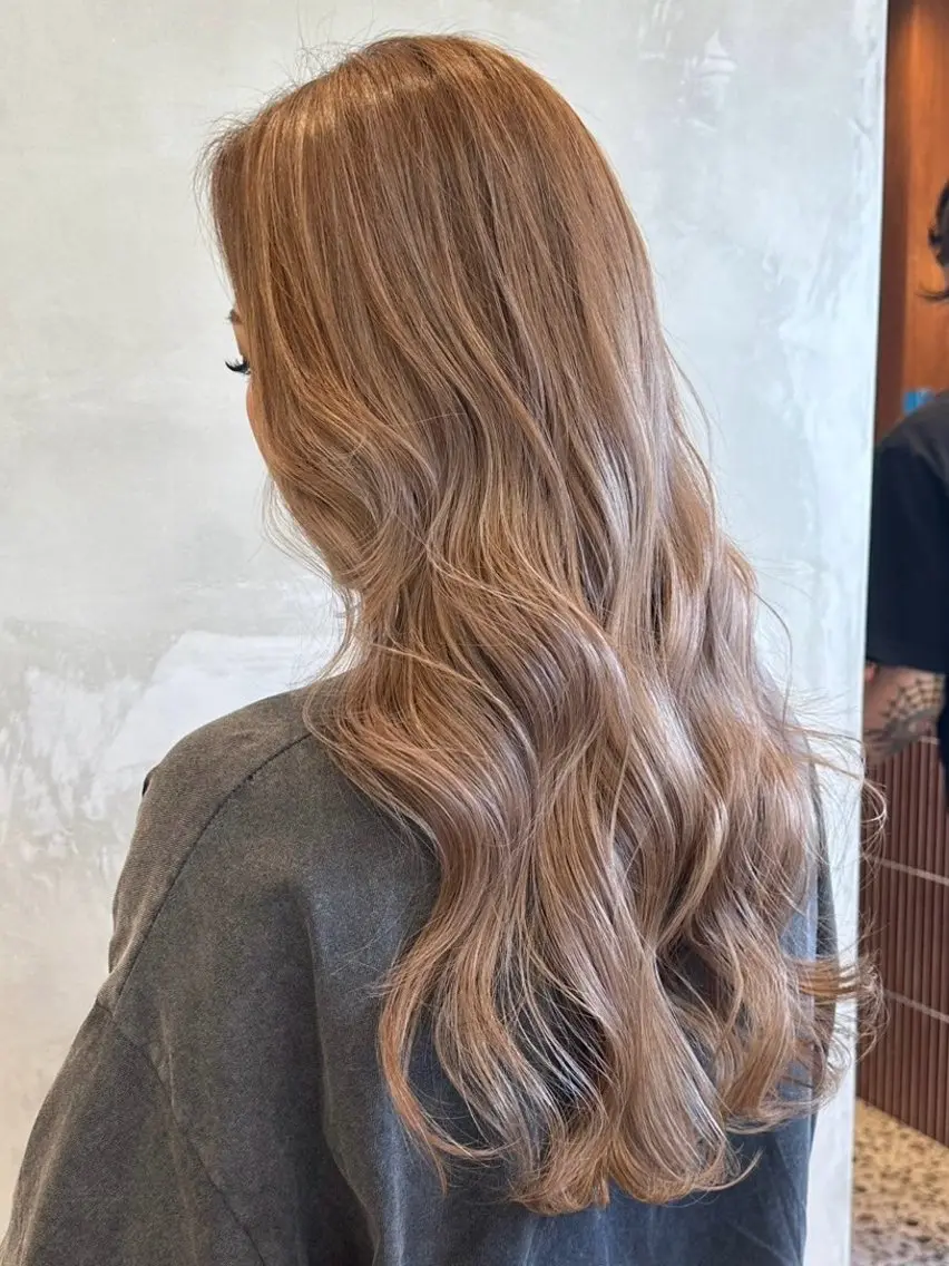 ロング カラー 井上  輝香 elima 武蔵小杉のヘアスタイル
