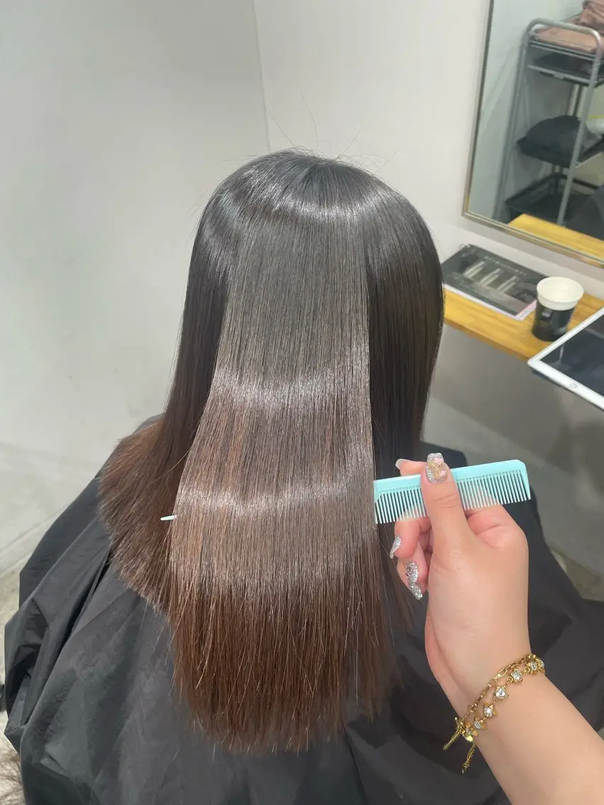 セミロング カット 縮毛矯正 トリートメント モテ髪/透明感カラー 🩵REINA🩵のヘアスタイル