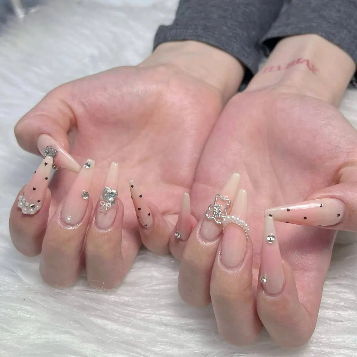 ネイル オーロラネイル クリアネイル 成人式 フラッシュネイル ジェルネイル ハンドネイル Amee Nail Salonのネイルデザイン