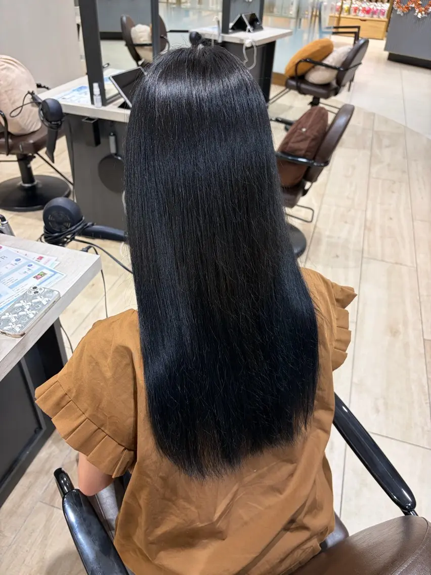 ロング すみれ✨レイヤー 🫧透明感カラーのヘアスタイル