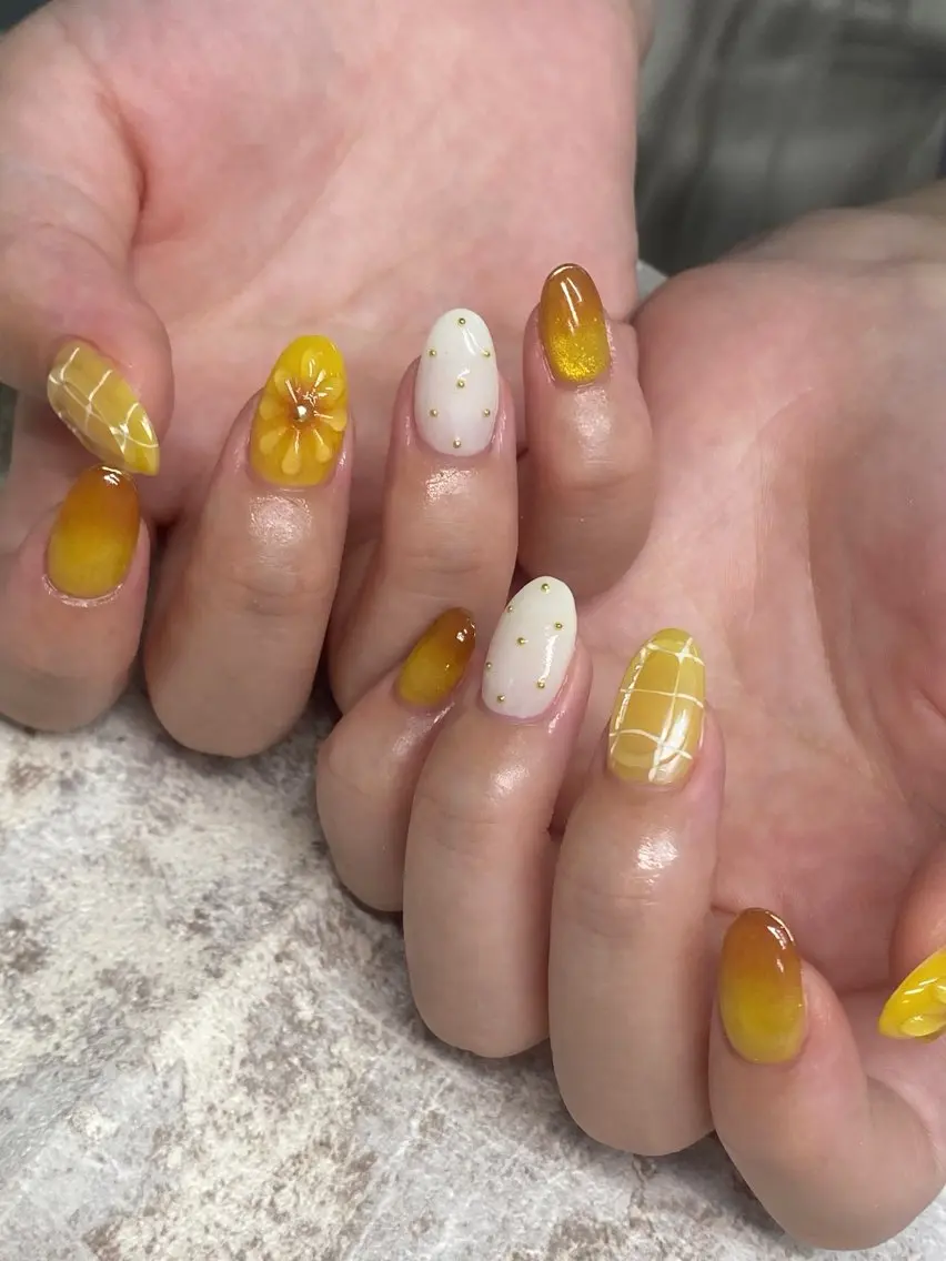 ネイル 黄色 ハンドネイル Bitty/ SENA⋆˙⟡ —のネイルデザイン