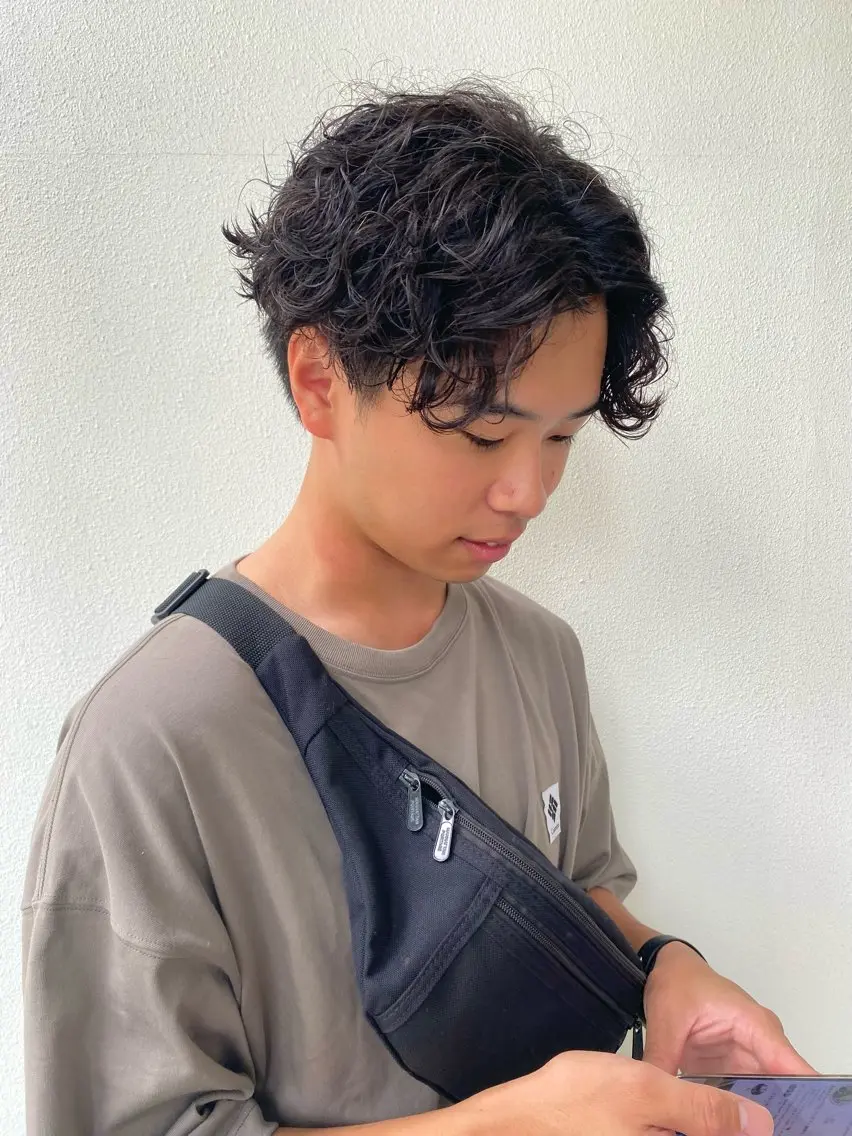 パーマ メンズ センターパート 波巻きパーマ カット パーマ LUVISM新潟🎀 透明感カラー/ミユのヘアスタイル