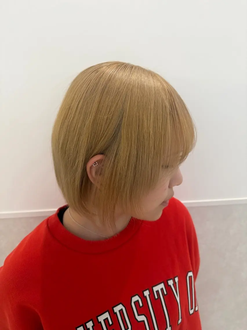 ショート カラー ベージュカラー ブリーチ ハイトーンカラー ミルクティーベージュ 永野 みゅうのヘアスタイル