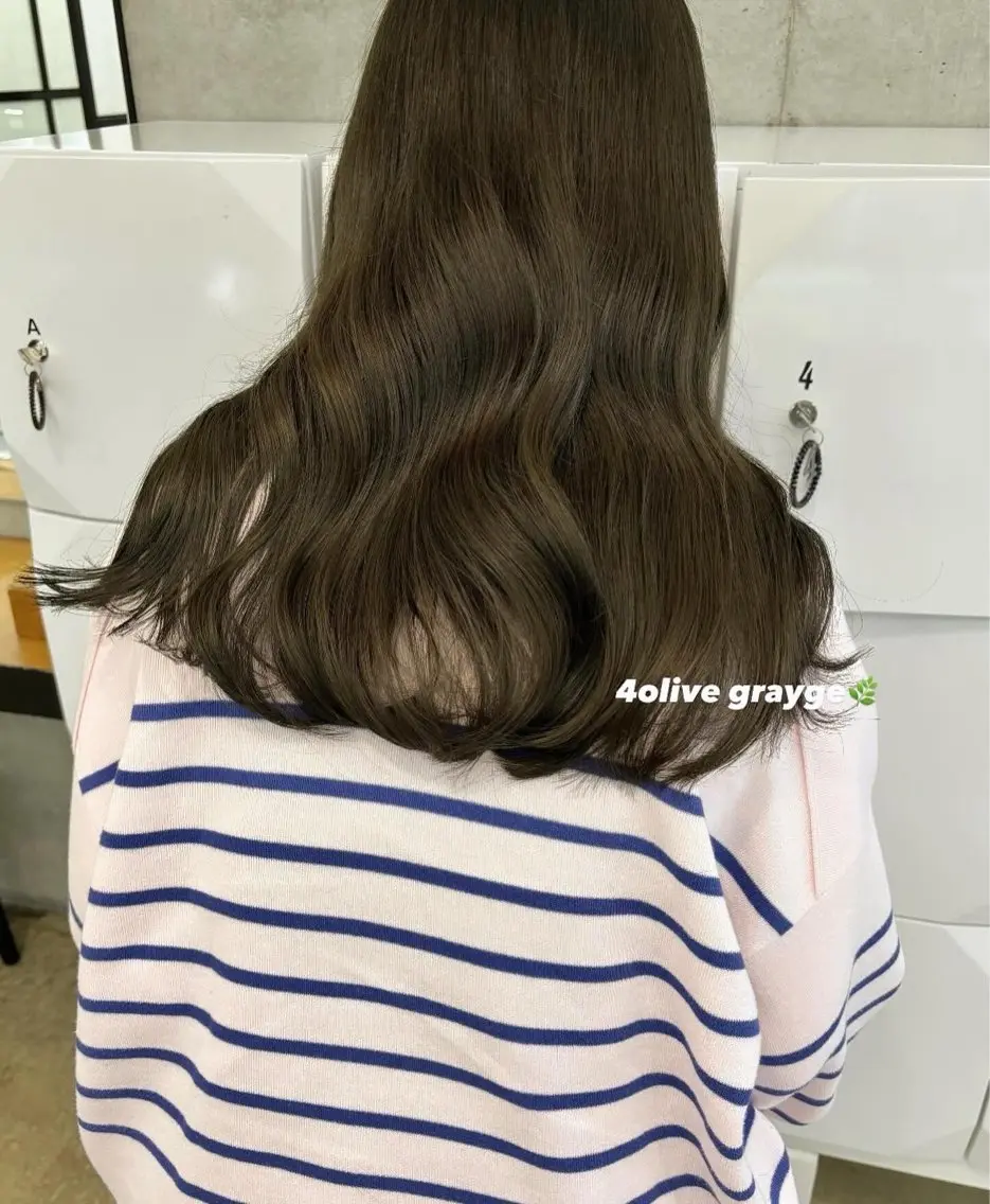 セミロング カラー ヘアカラー トリートメント オリーブベージュ きょうかのヘアスタイル