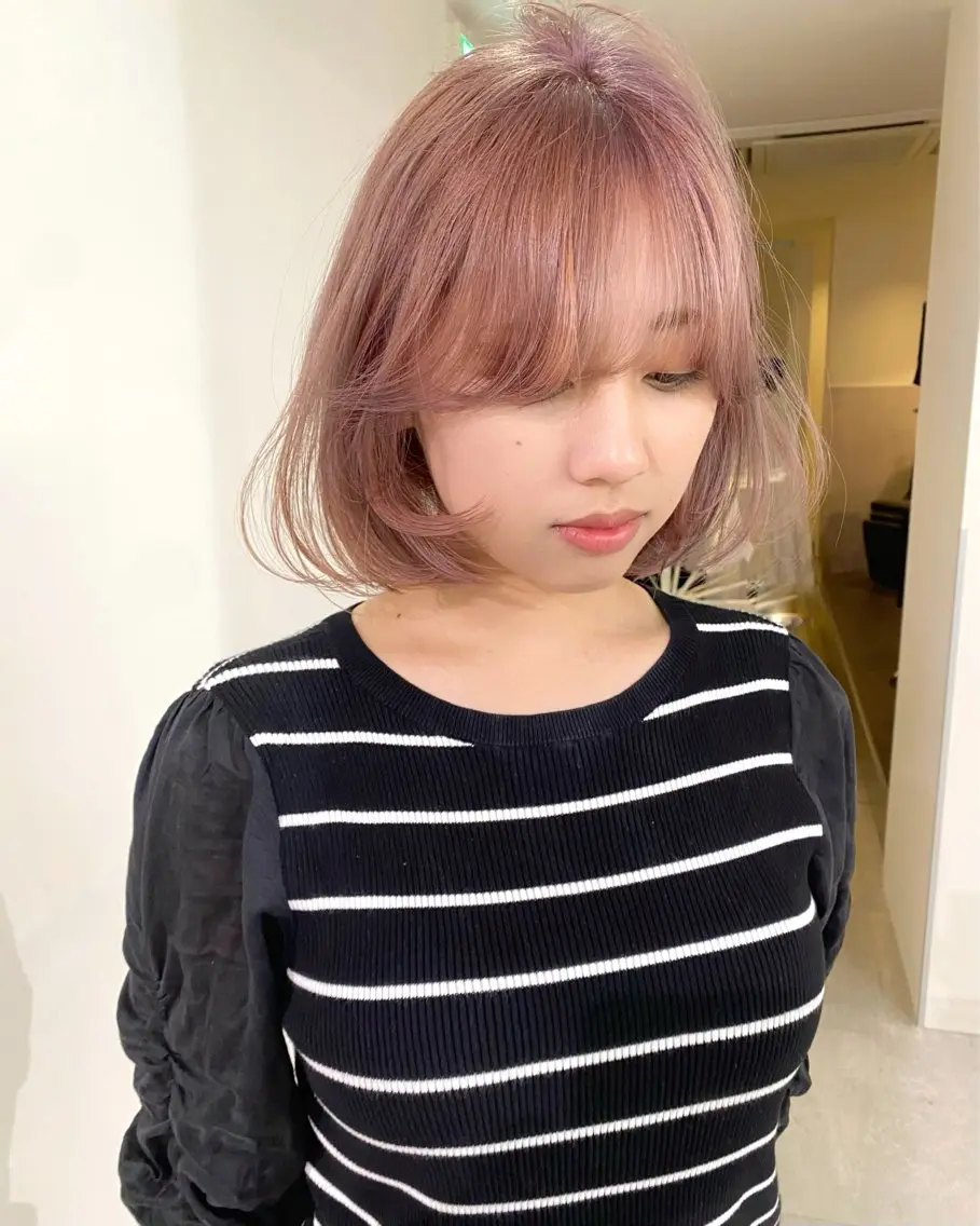 ショート カラー 切りっぱなしボブ ショートボブ ボブレイヤー ボブ 顔まわりレイヤー mizuki/ピンク ベージュ.レイヤーのヘアスタイル