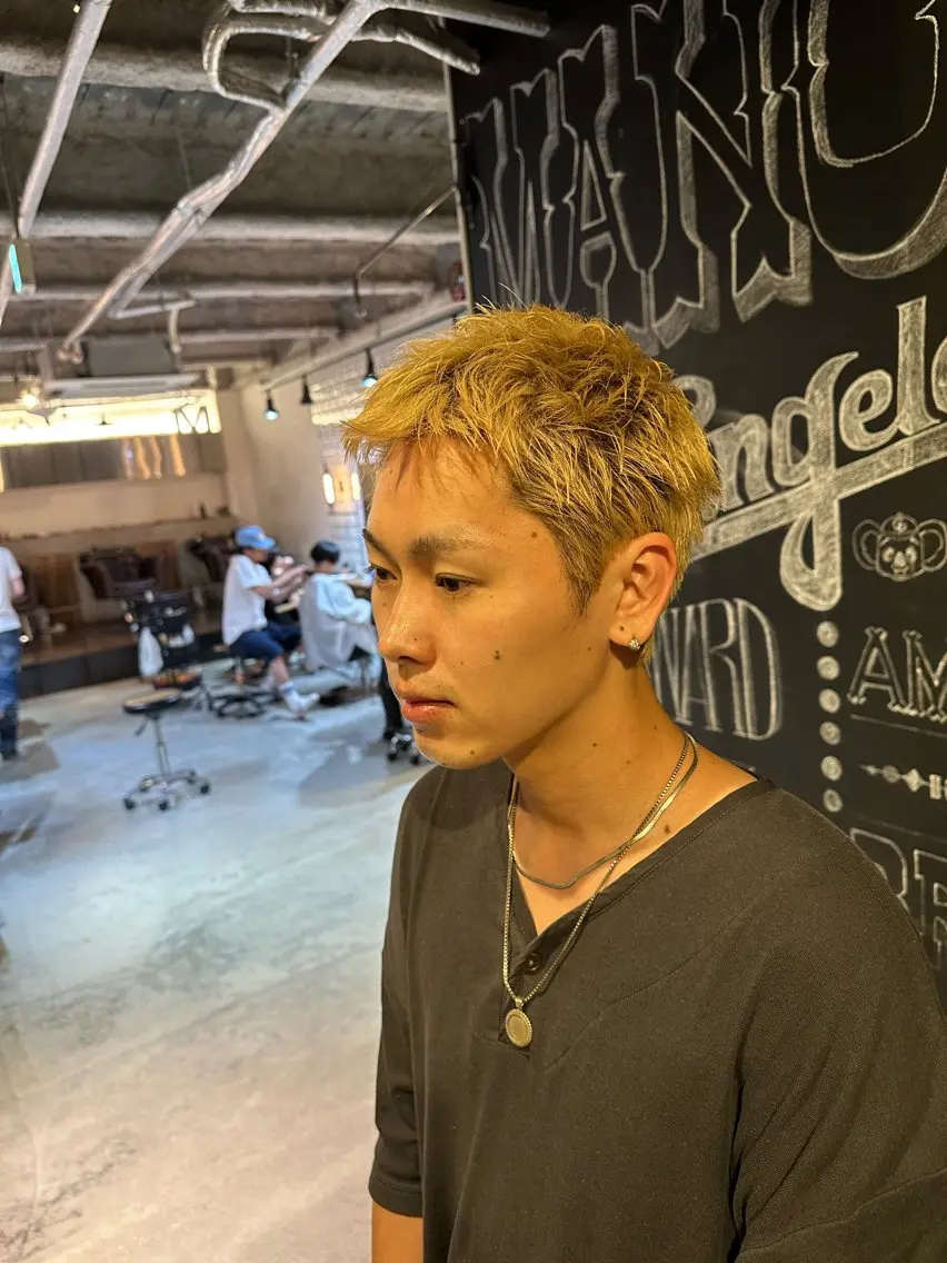 ショート カラー メンズ メンズハイトーン ハイトーンカラー ショートヘア 俵 知広のヘアスタイル