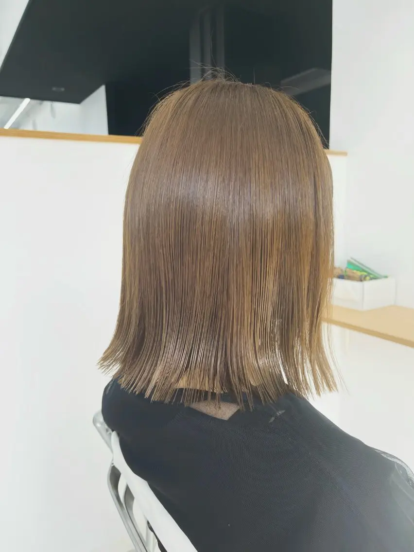 カット(ショート、ショートボブ、肩上のボブ限定)の写真
