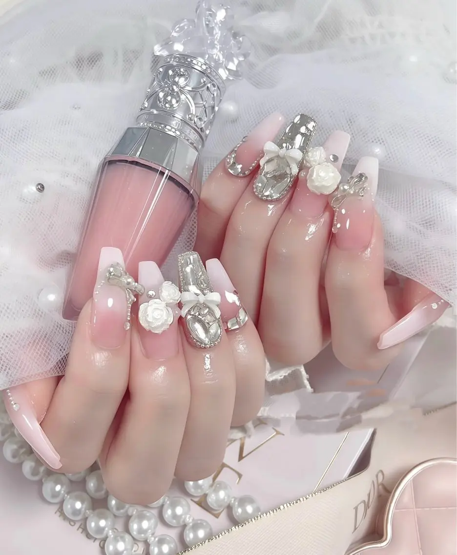 ロング 外国人風カラー 韓国風ヘア ハンドネイル E🌷nail 長さだし専門店のネイルデザイン