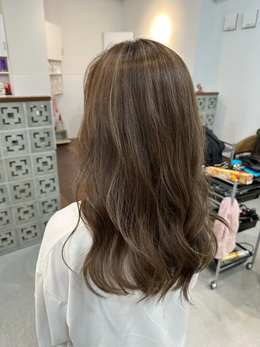 ロング カラー ハイライトカラー 外国人風カラー ハイライト カット ヘアカラー トリートメント カイリ /レイヤーカットのヘアスタイル