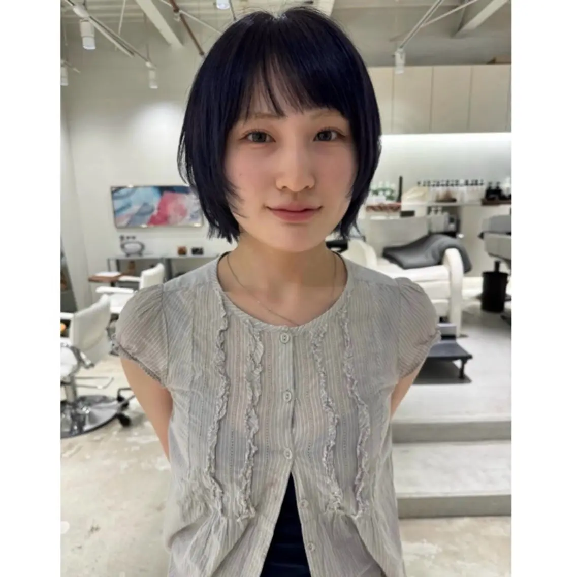 ショート カラー ヘアカラー illatos サヤナのヘアスタイル