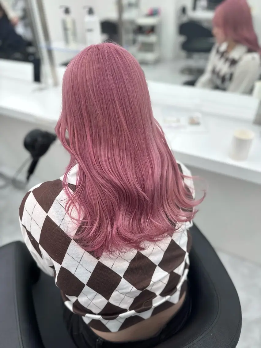 ロング カラー 🖤ハイトーン× レイヤー🖤SARAのヘアスタイル