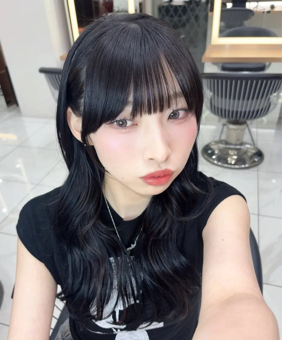 ロング カラー ネイビーカラー ヘアカラー トリートメント 🫧寒色カラー/透明 感ブラック/Risaのヘアスタイル