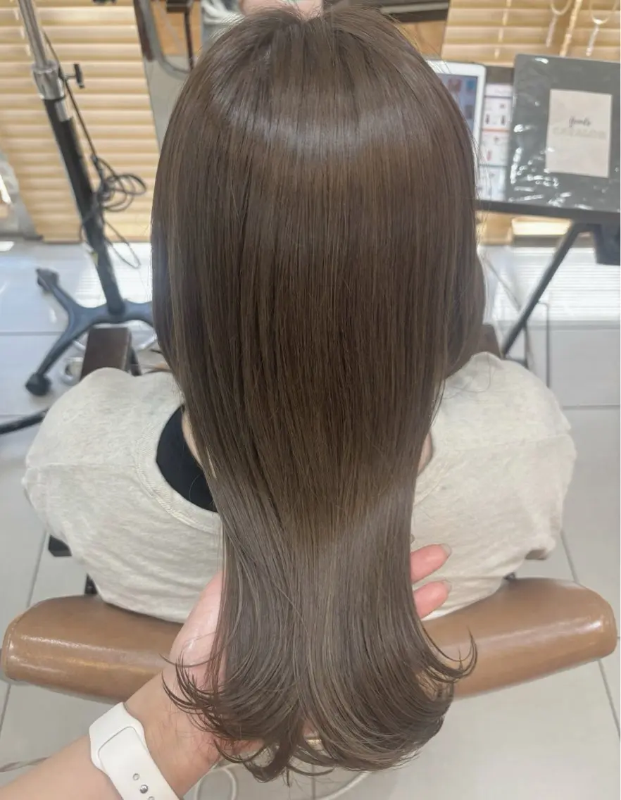ミディアム カラー ベージュカラー オリーブベージュ ヘアカラー 頭皮×髪質改善 透明感カラー💎中村のヘアスタイル