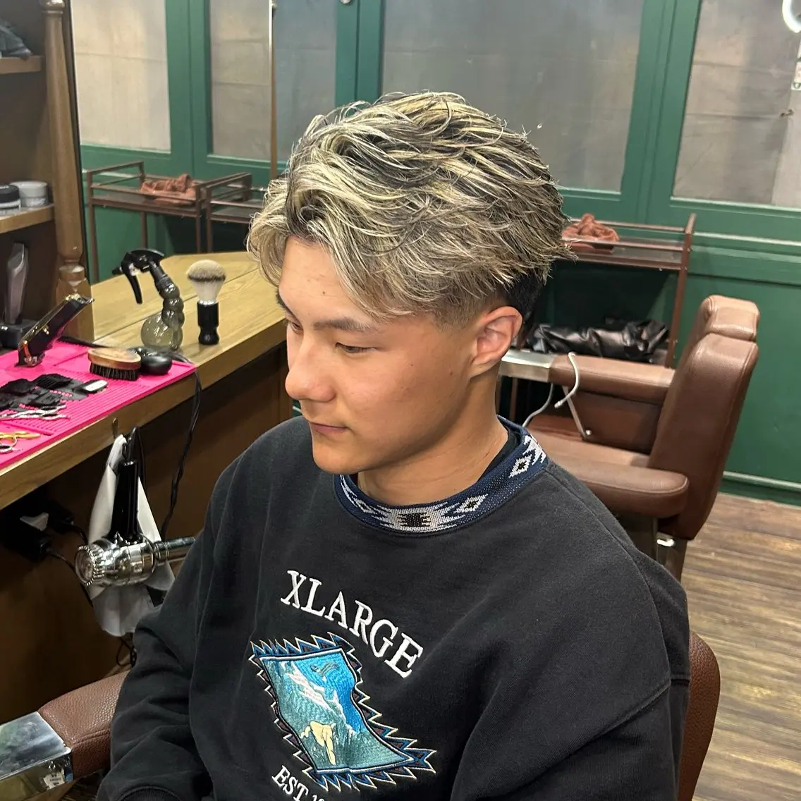 メンズカット＋全頭ブリーチ＋カラー＋トリートメント ￥18000 #メンズサロン #メンズカラー #ブリーチカラーの写真