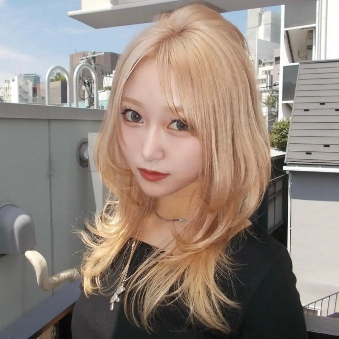ミディアム カット ヘアカラー ブリーチ/レイヤー 艶カラー💫チャンのヘアスタイル