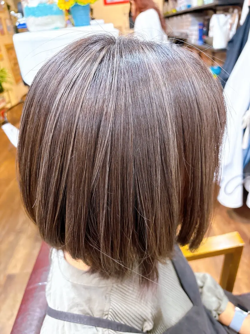 ミディアム カラー ブリーチ ダブルカラー グレージュ ハイライトカラー メッシュ ヘアカラー トリートメント 🌴 NALUスタイ リストおKIKU🏄のヘアスタイル
