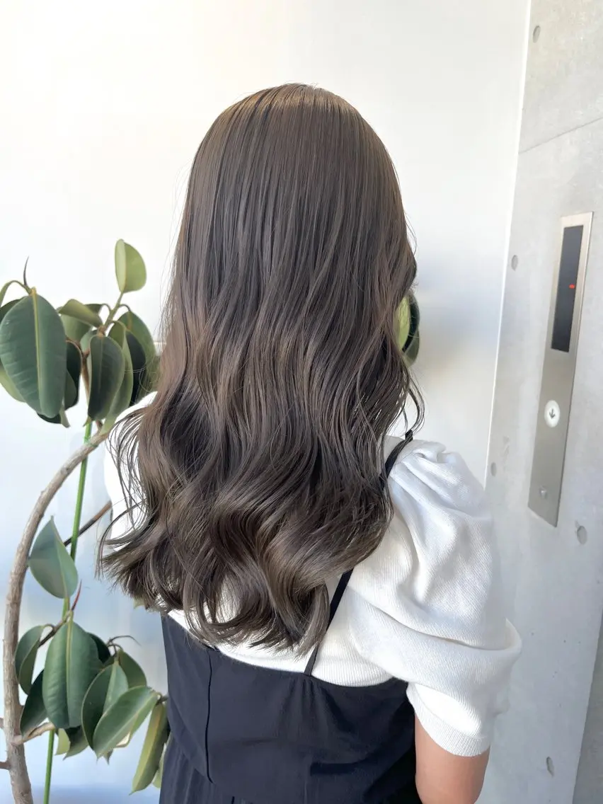 ミディアム カラー パーマ ヘアアレンジ メンズ キッズ ネイル マツエク・マツパ アイブロウ グレージュ オリーブグレージュ オリーブグレー カット ヘアカラー トリートメント 🌸グレージュ/ ベージュ🌸yutaのヘアスタイル