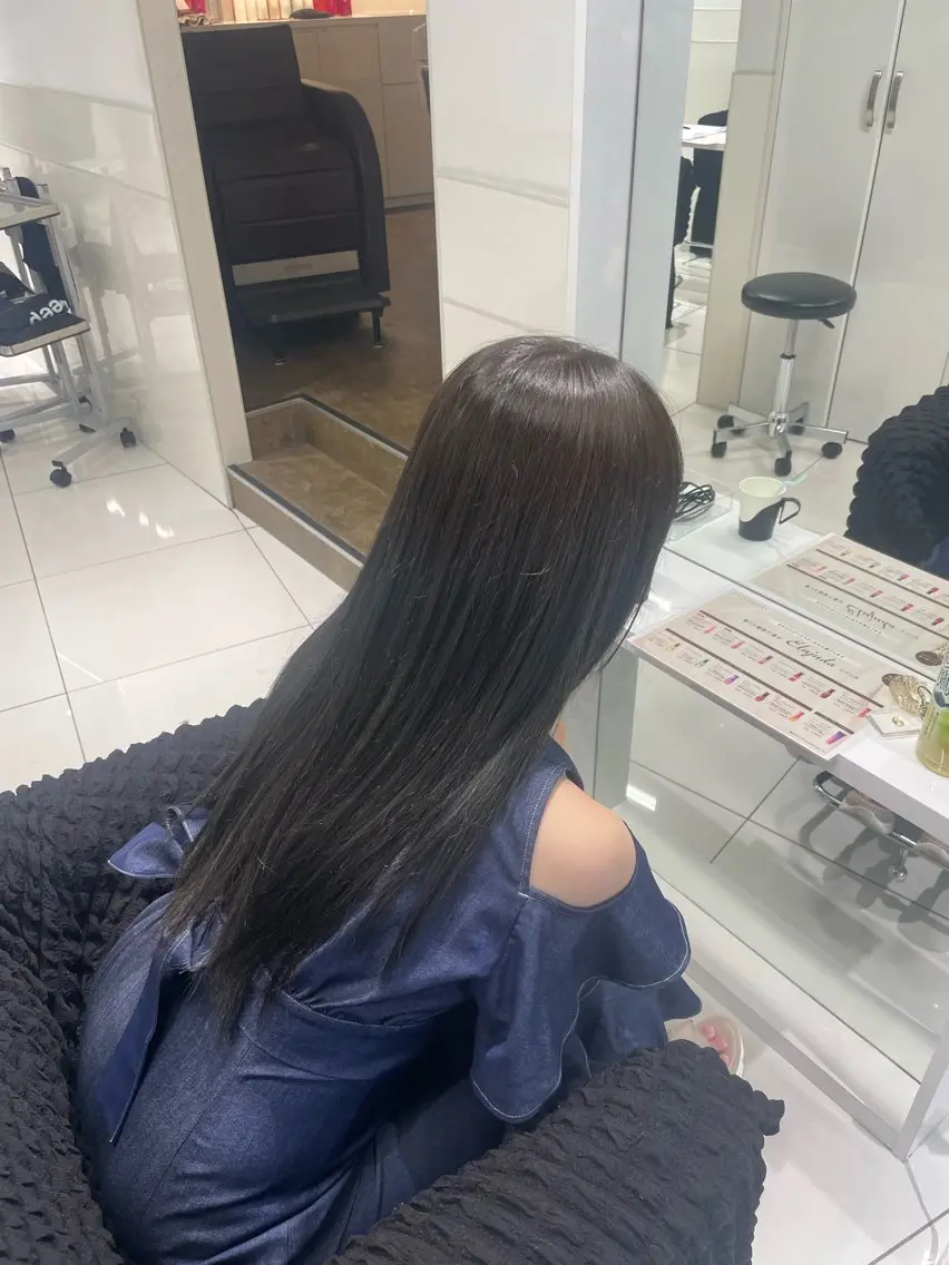 ロング カラー 透明感カラー yuzuna ハイトーン 天神のヘアスタイル