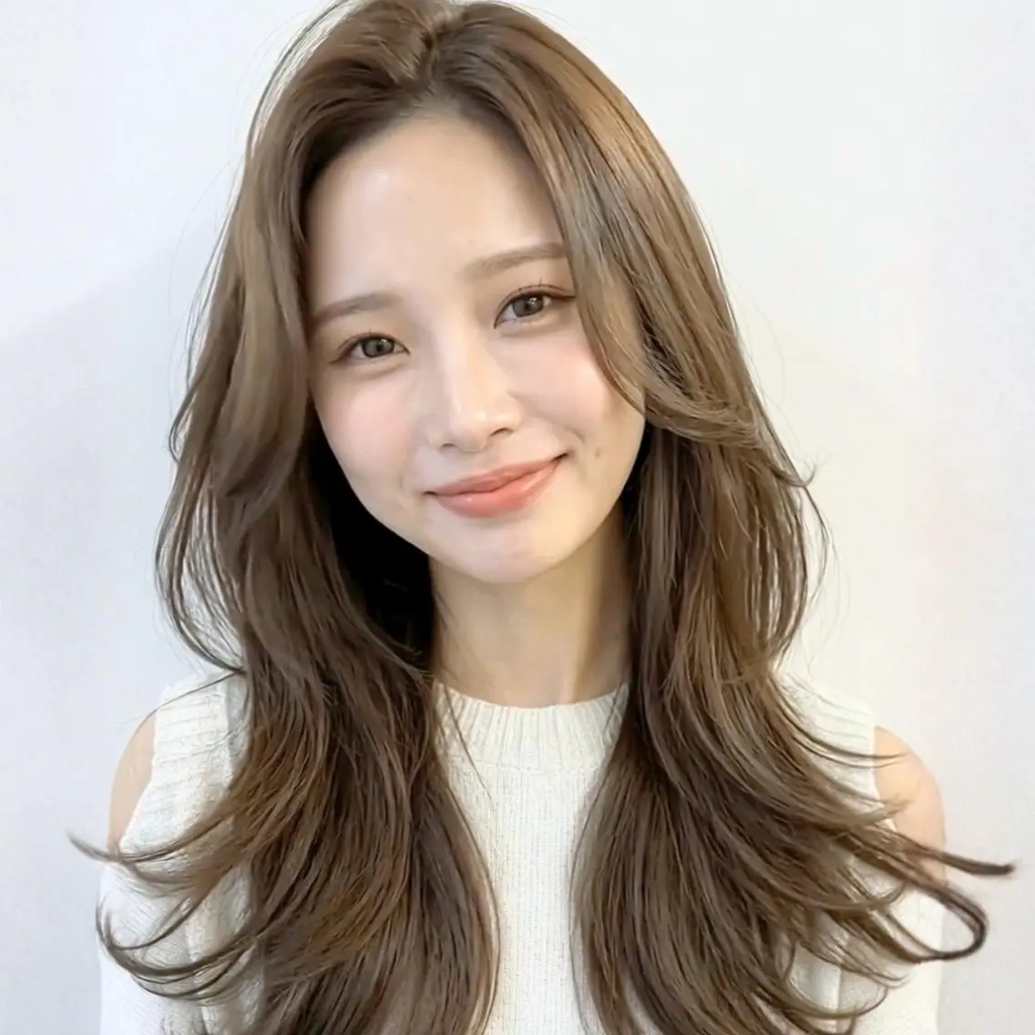 ロング カラー イルミナカラー レイヤーカット ロング 縮毛矯正 SOURCE枚方🫧 透明感カラー/ケアのヘアスタイル