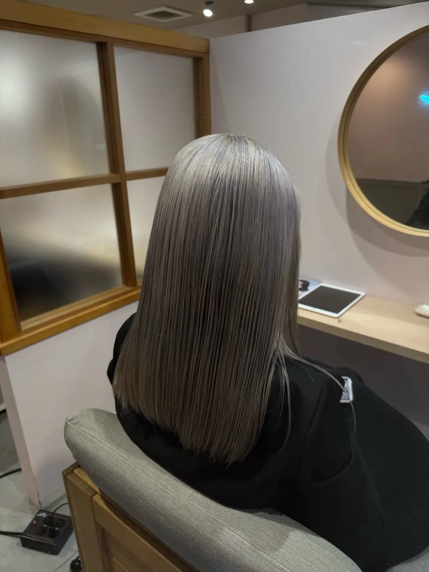 カラー グレージュ ヘアカラー AYATO 'のヘアスタイル
