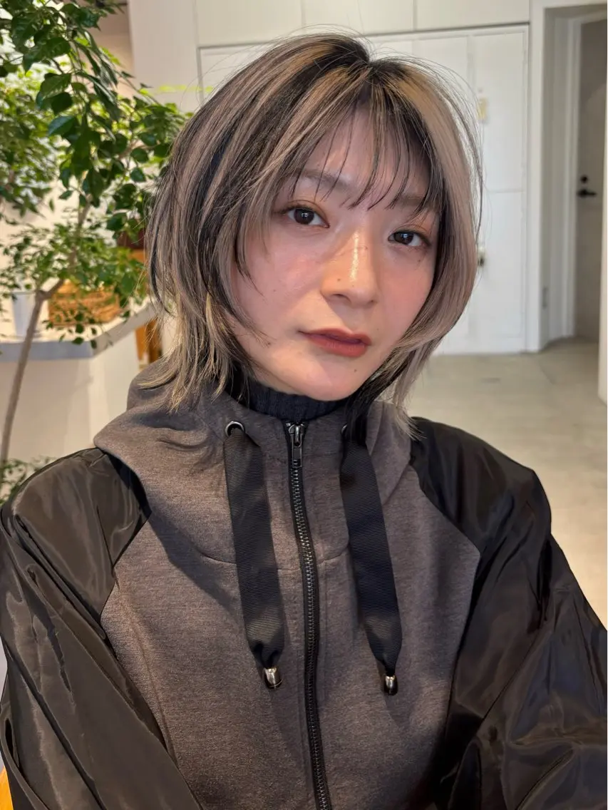 ミディアム カラー 顔まわりレイヤー 顔周りカット レイヤーカット 🫧nari🫧 谷町 大阪のヘアスタイル