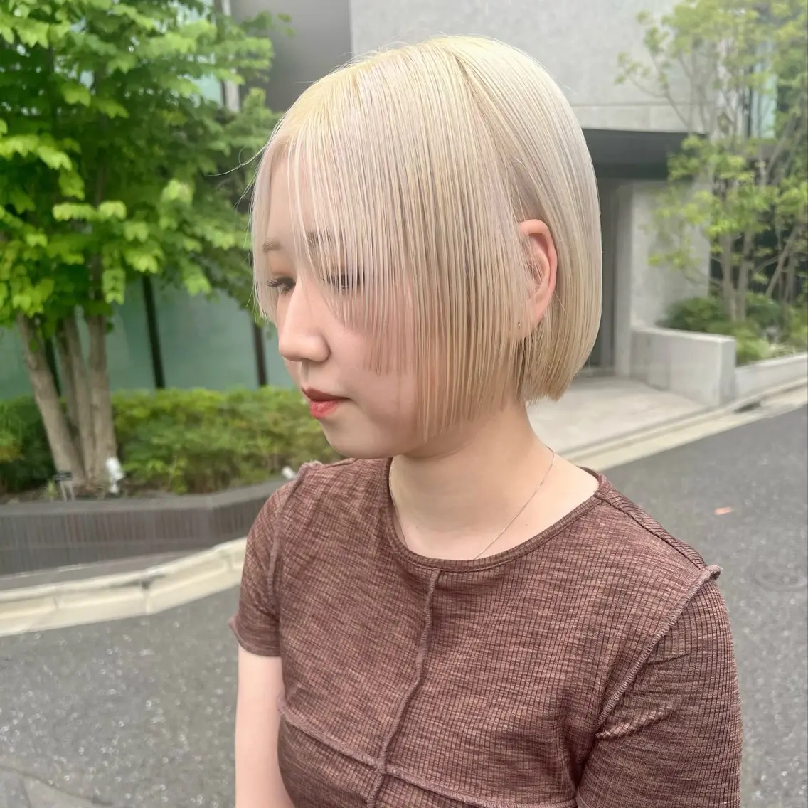 ショート カラー ブリーチ 抜きっぱなしブロンド ハイトーンカラー 🍑アヤ🫧髪質改善 ダブルカラー🍑の眉毛・アイブロウイメージ