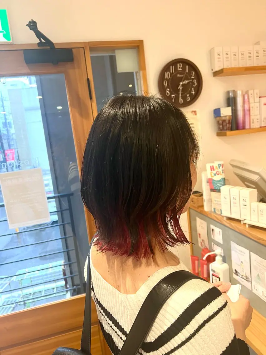 ミディアム カラー インナーカラー ピンクカラー バイオレットカラー くびれヘア レイヤーカット ヘアカラー トリートメント Kazu .Kのヘアスタイル