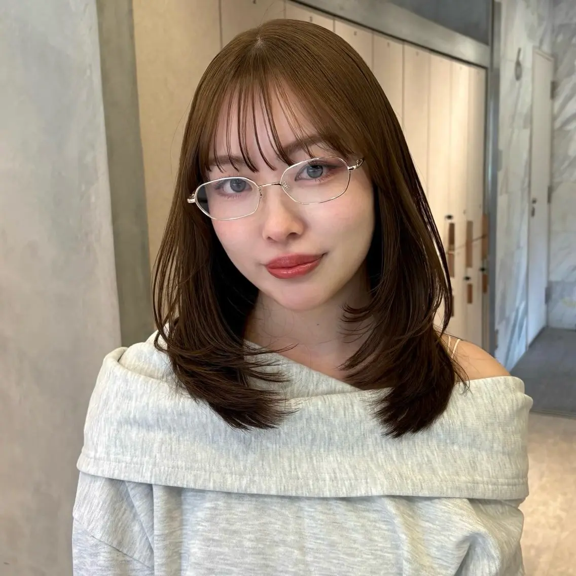 ミディアム カラー ミディアムレイヤー ベージュカラー ブラウンカラー 透明感カラー マロンブラウン カット ヘアカラー 縮毛矯正 トリートメント 顔周りレイヤーカット /髪質改善/ゆう🤍のヘアスタイル