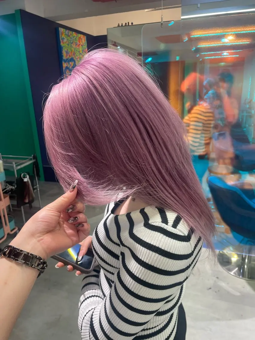 カラー ラベンダーカラー ピンクカラー Mii. 内田萌々のヘアスタイル