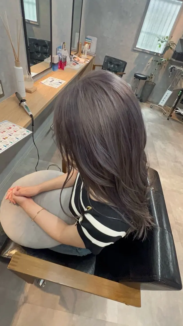セミロング ヘアカラー motoトップカラー リスト/ブリーチカラのヘアスタイル