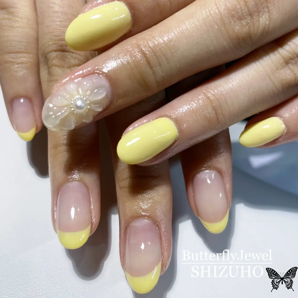 ネイル フラワーネイル ぷっくりネイル 黄色 Butterfly Jewel本店のマツエク・マツパデザイン