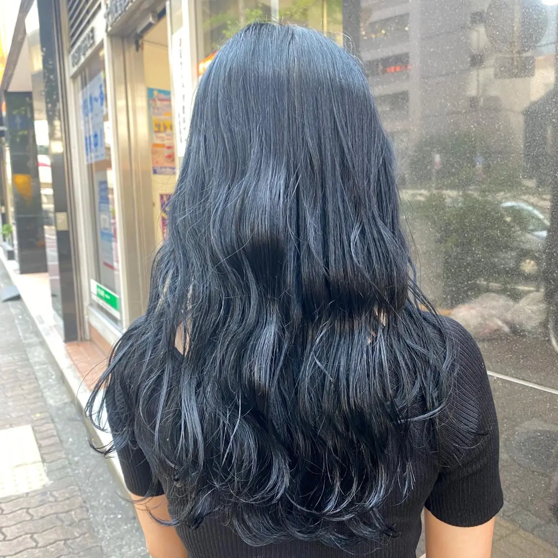 ロング カラー 黒髪 ブルーカラー ブルーブラック 色落ちまで可愛い🧚 心斎橋hikaruのヘアスタイル