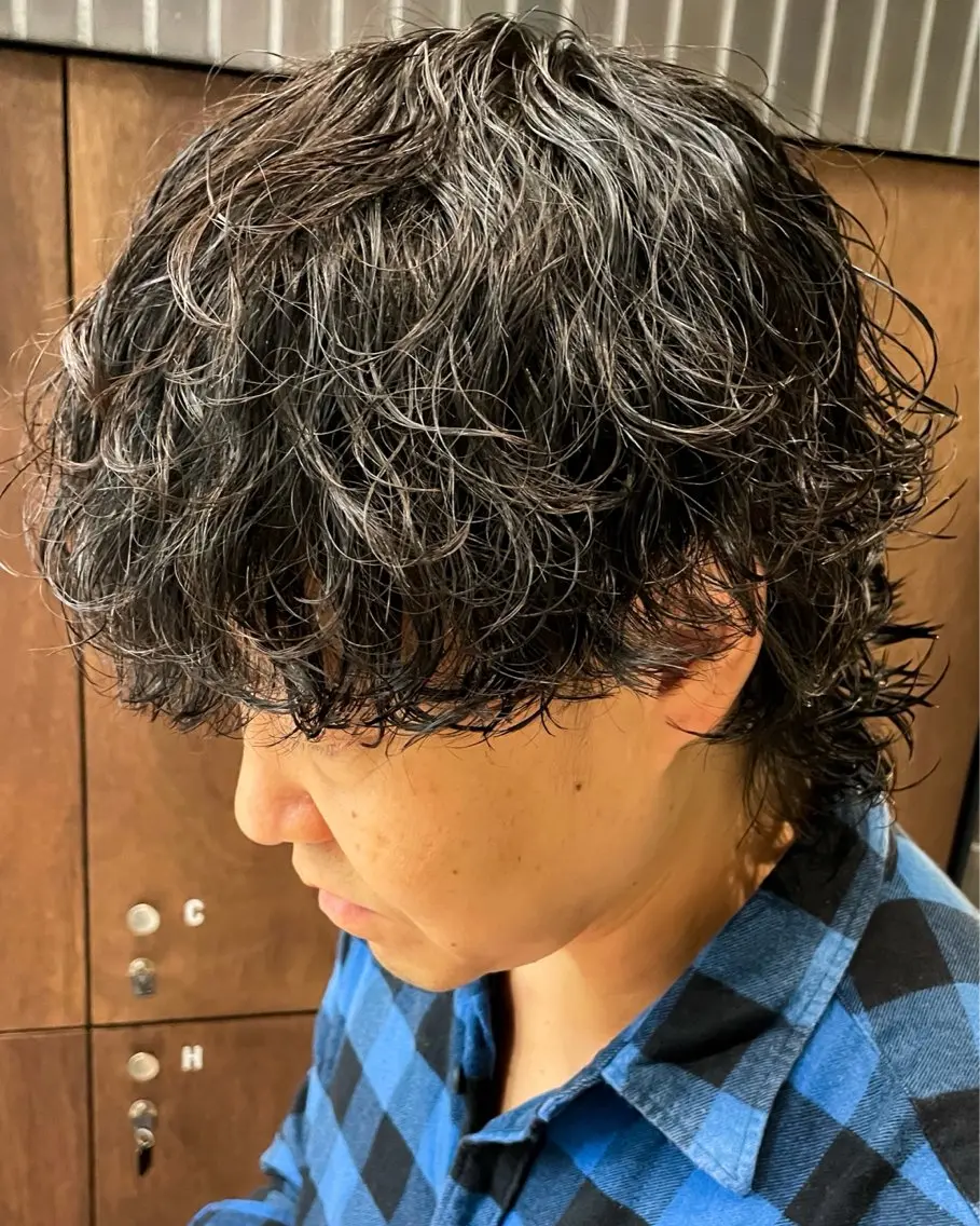 パーマ メンズ マッシュウルフ マッシュ メンズパーマ 波巻きパーマ メンズウルフカット 中川 稜のヘアスタイル