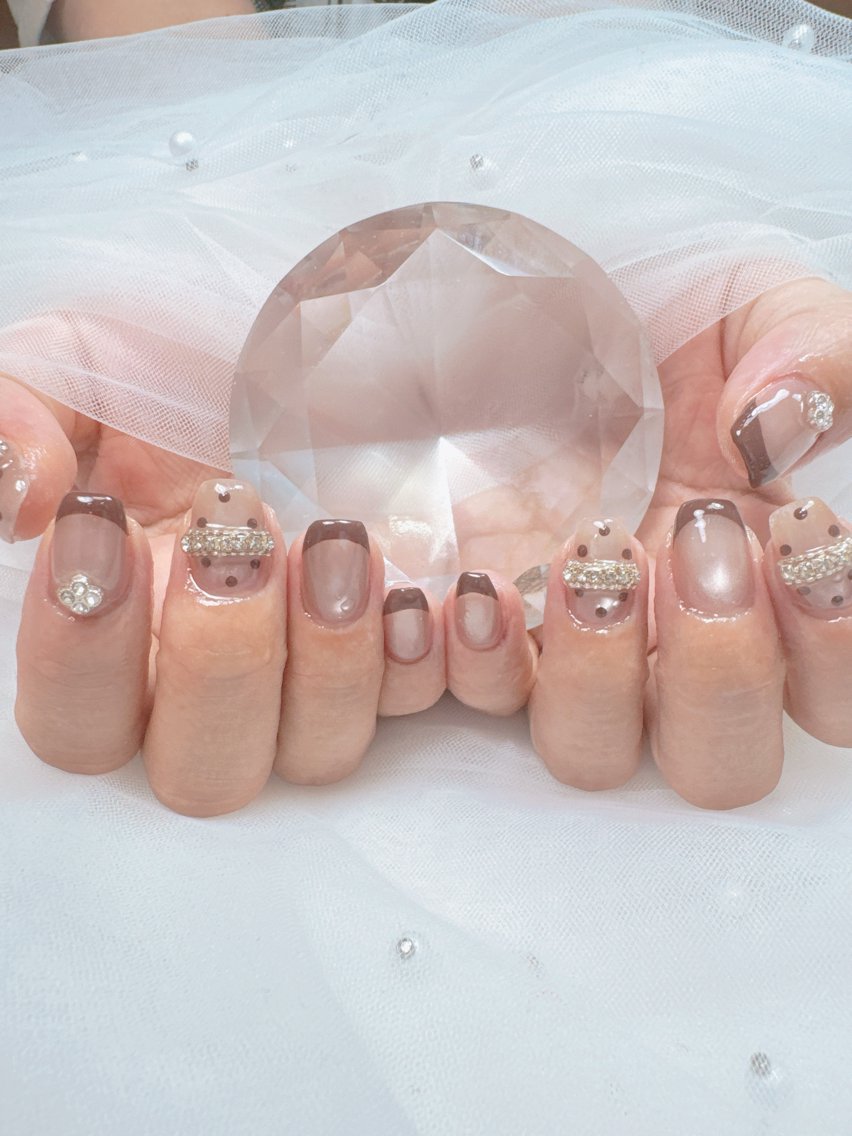 ネイル アートネイル チークネイル フレンチネイル ジェルネイル ガラスフレンチ ハンドネイル Queeens nailのネイルデザイン