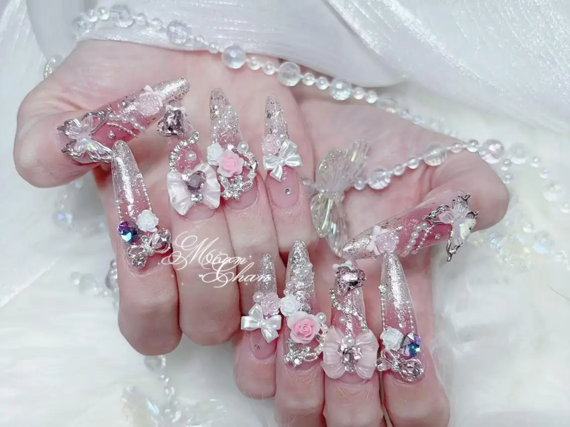 ネイル 長さ出し キラキラネイル 韓国ネイル ロングネイル 持ち込み ハンドネイル ハンドケア Akira✨ nailのネイルデザイン