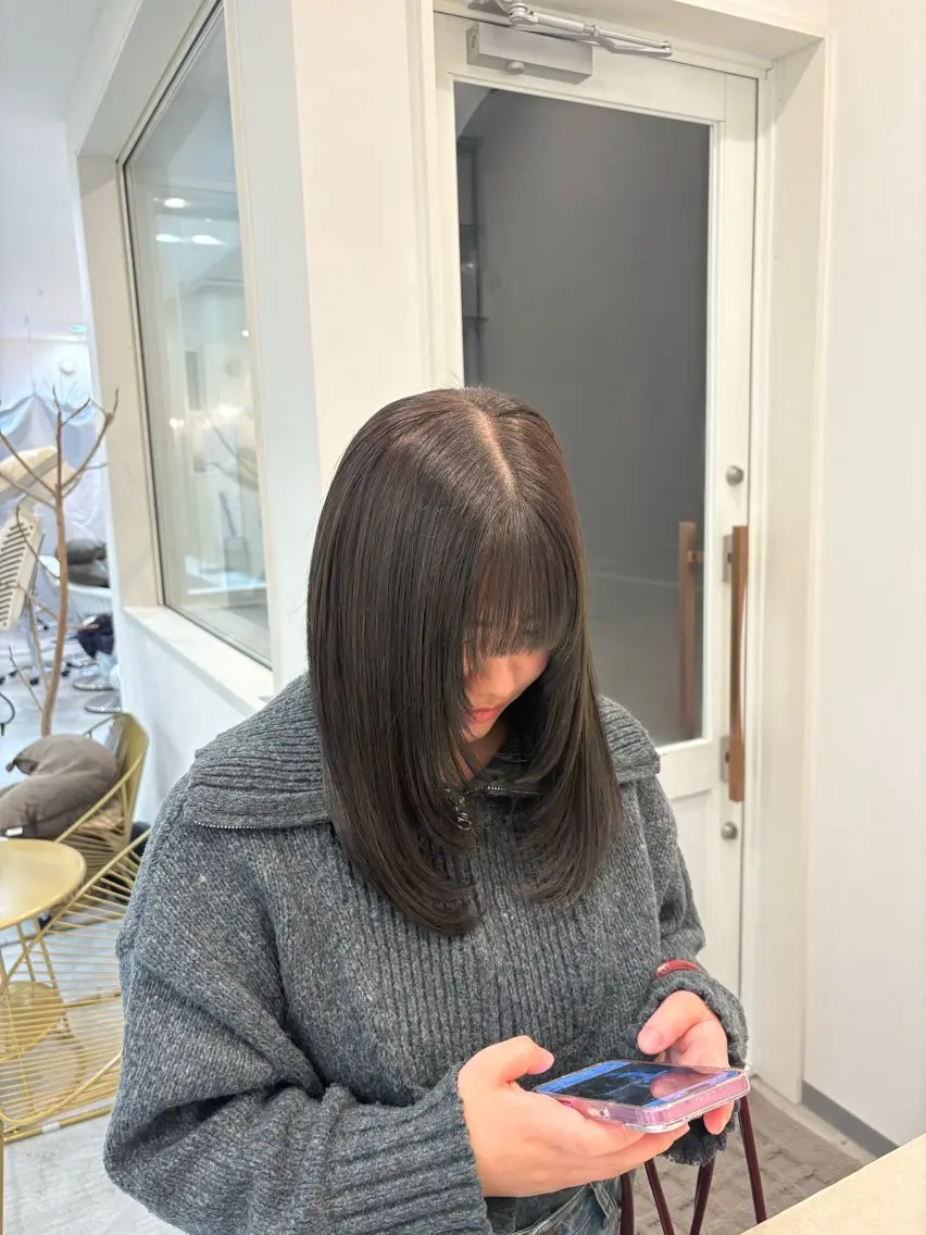 ミディアム カラー 加賀谷 乙葉のヘアスタイル