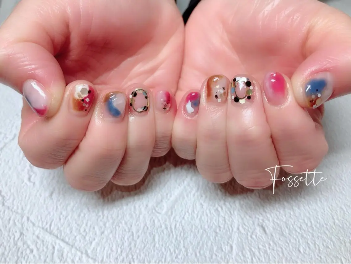 ネイル ホログラムネイル ニュアンスネイル ぷっくりネイル ハンドネイル nailsalon Fossetteのネイルデザイン