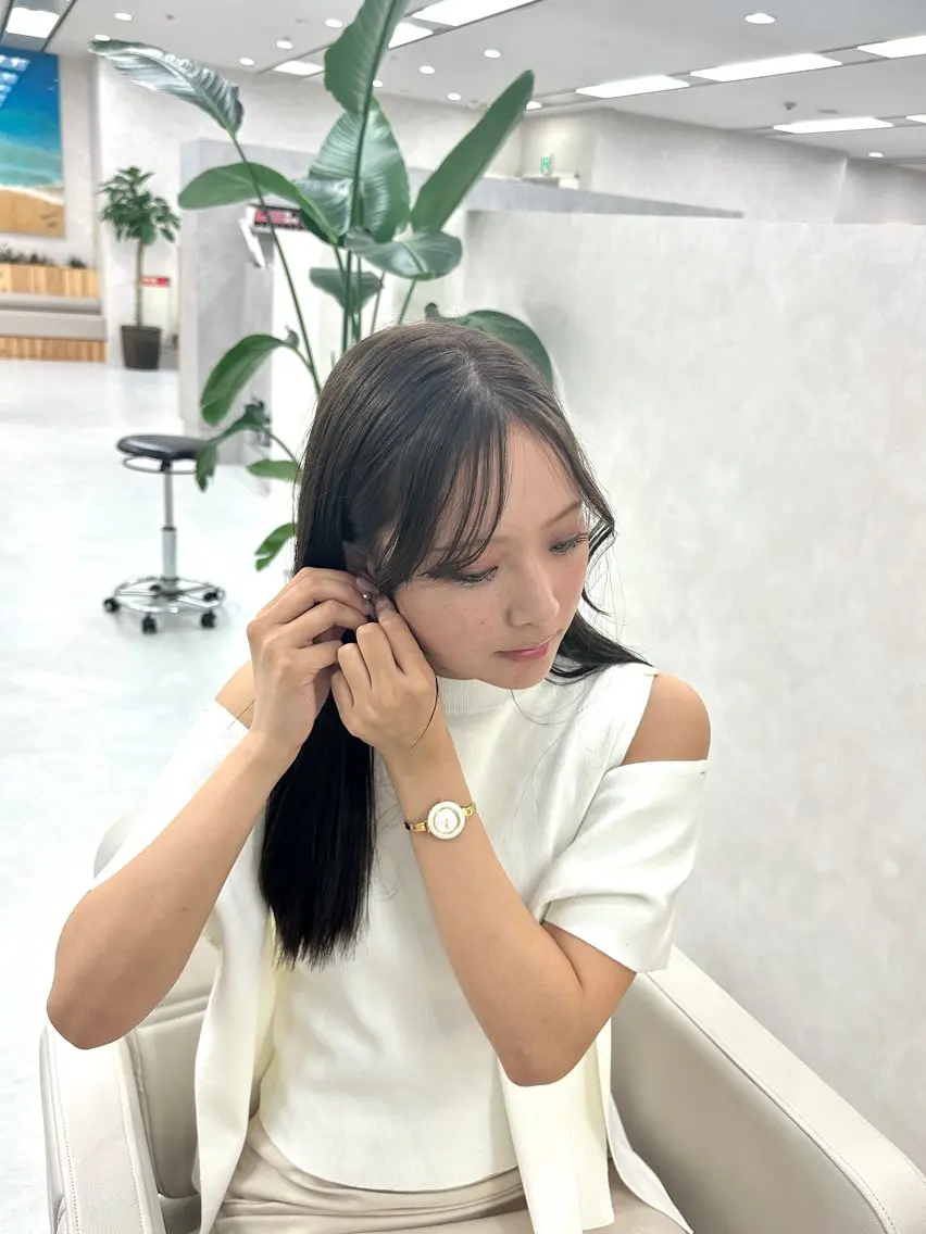 ロング カラー ベージュカラー オリーブベージュ 大場 賀句のヘアスタイル