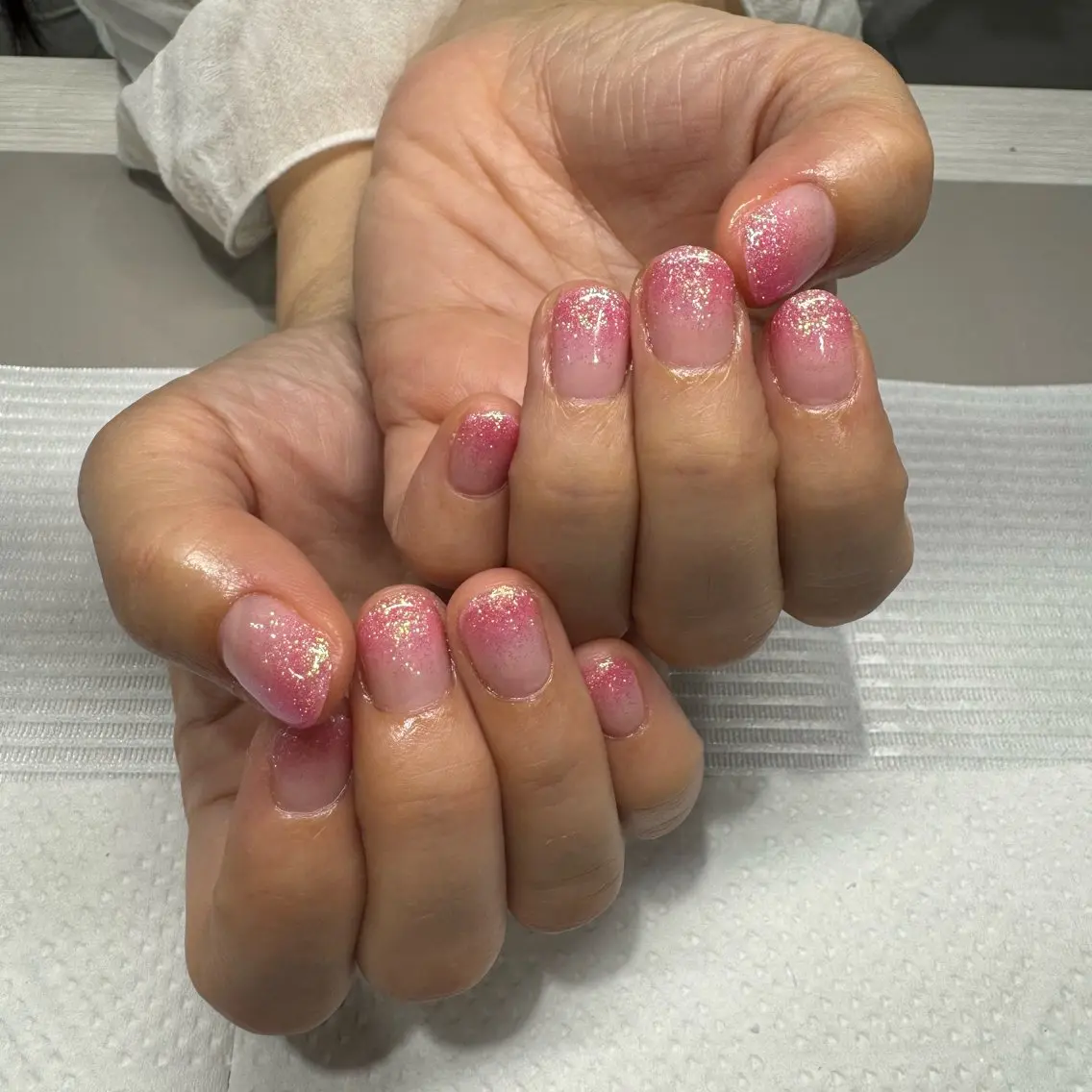 ネイル ラメ(グリッター) ラメグラデーション ピンク 春ネイル ハンドネイル 小野澤 紗智のネイルデザイン