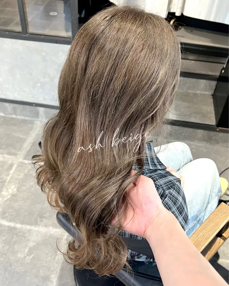 セミロング カラー アッシュ ベージュカラー ヘアカラー トリートメント 透明感♥韓国ヘア HINAのヘアスタイル