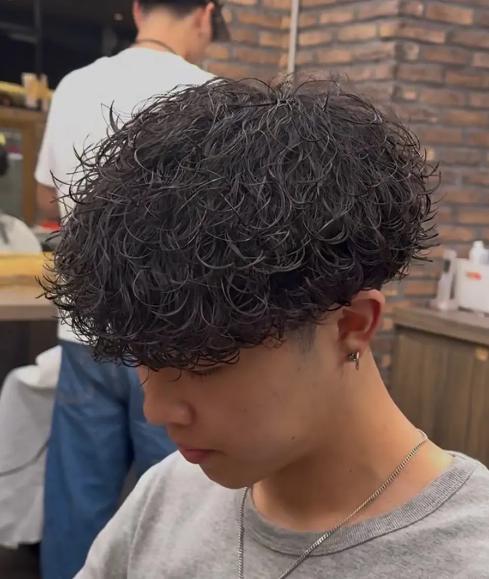パーマ メンズ カット パーマ シャドウ/フェザー 朝崎倭斗のヘアスタイル