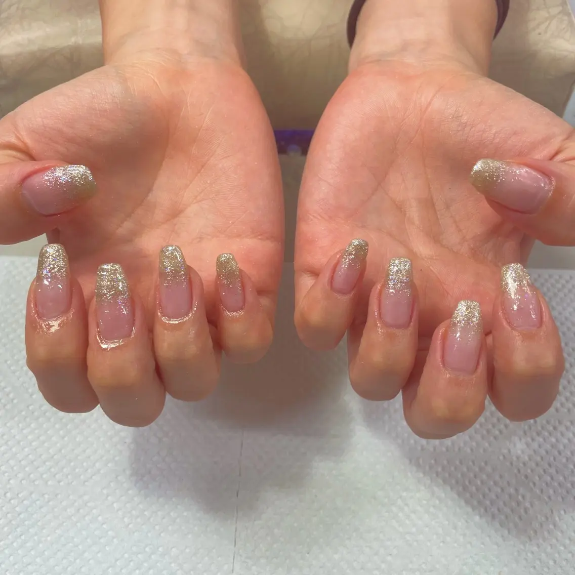 ネイル グラデーション キラキラネイル ラメ(グリッター) ラメグラデーション 🌴konami 4U NAIL🥥のネイルデザイン