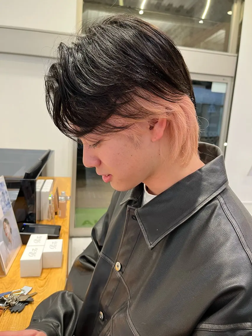 カラー メンズ メンズインナーカラー メンズウルフカット インナーカラー ピンクカラー ウルフカット 米山 大空のヘアスタイル
