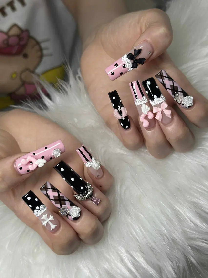 ネイル オーロラネイル フレンチネイル ジェルネイル ハロウィン キラキラネイル ハンドネイル H.baby Nail Salonのネイルデザイン