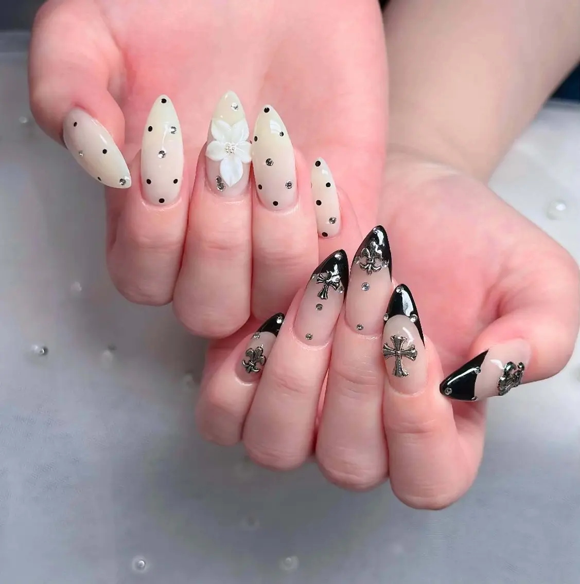 ネイル チークネイル フレンチネイル キラキラネイル 韓国ネイル マグネットネイル ハンドネイル Buruberii hbaby nailのネイルデザイン