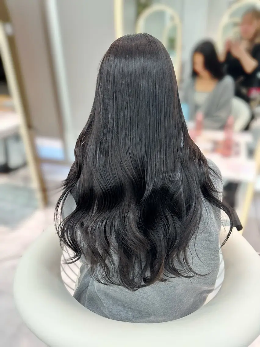 ロング カット ヘアカラー トリートメント tocca hair Emiのヘアスタイル