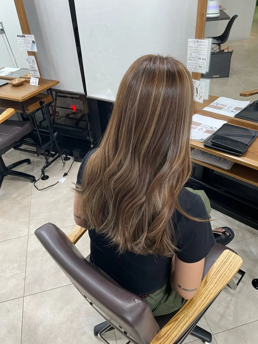 ロング 3Dハイライト ハイライト _WHITE 佐伯 碧のヘアスタイル