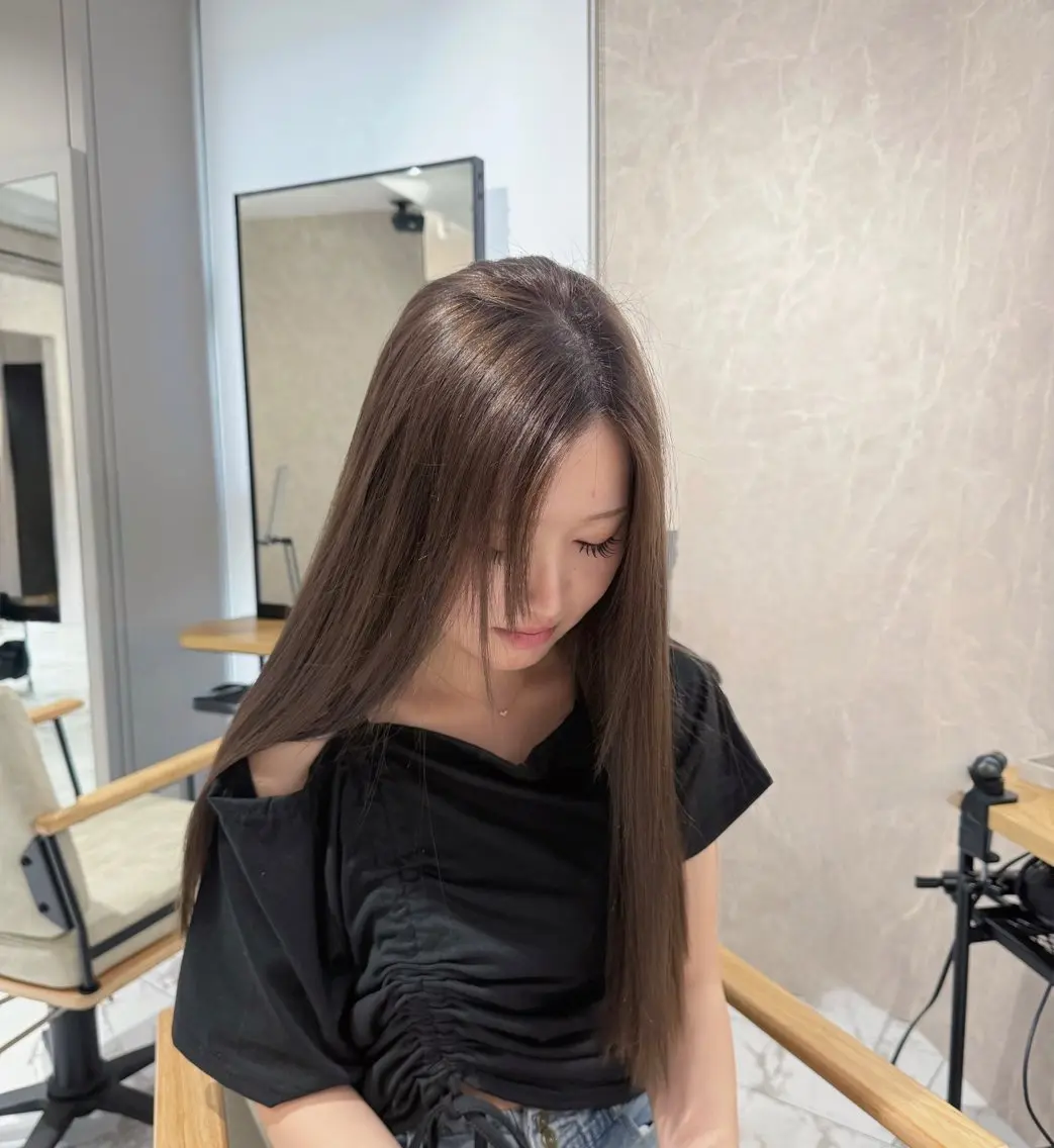 ミディアム ヘアカラー トリートメント 透明感カラー NAN AMI グレージュのヘアスタイル